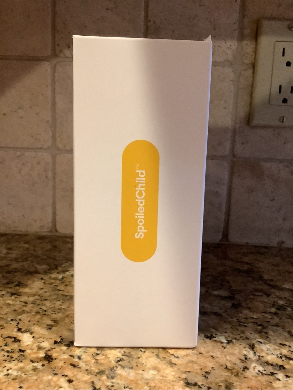 Spoiled E27 White Box with Yellow Text
